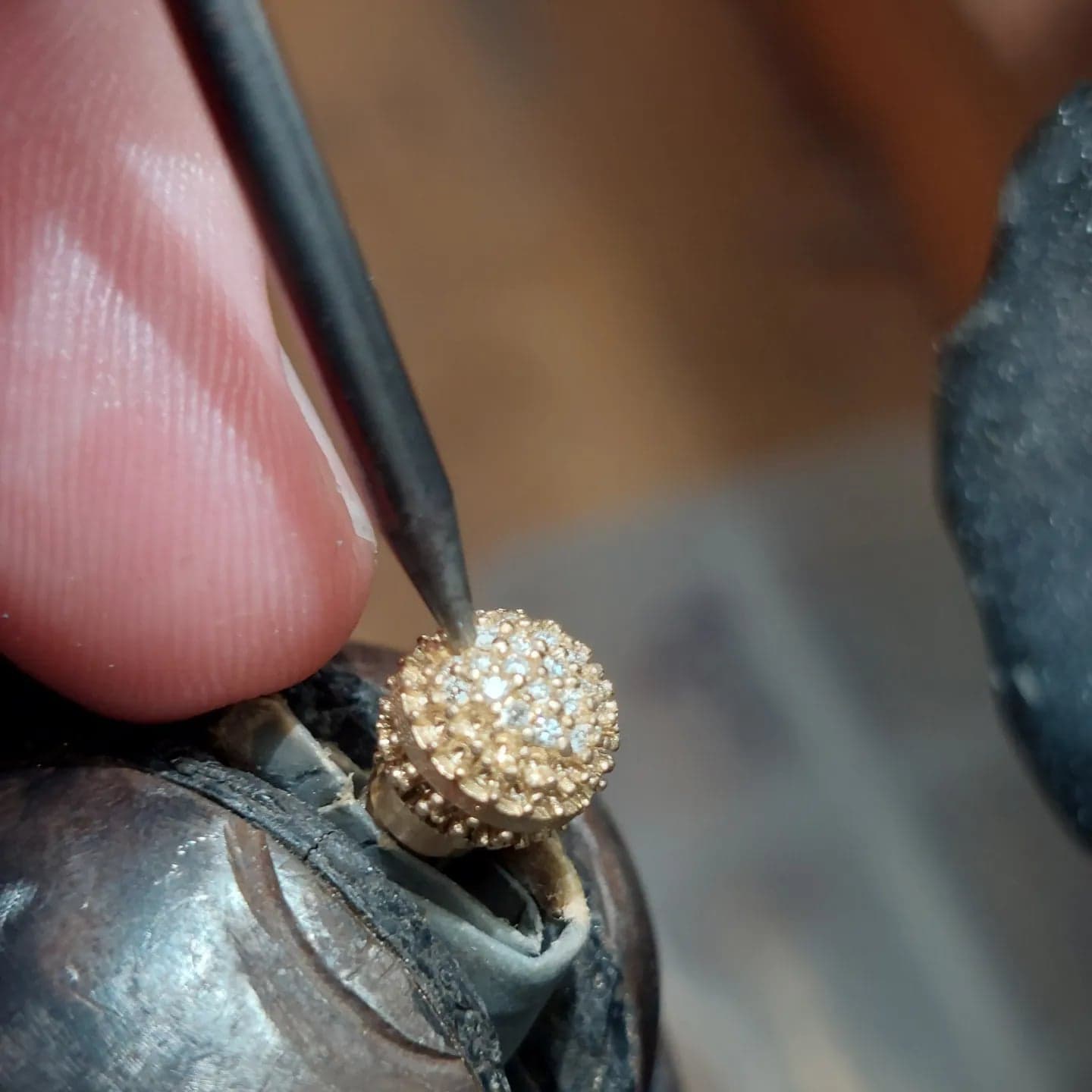 The golden microphone (Catho)