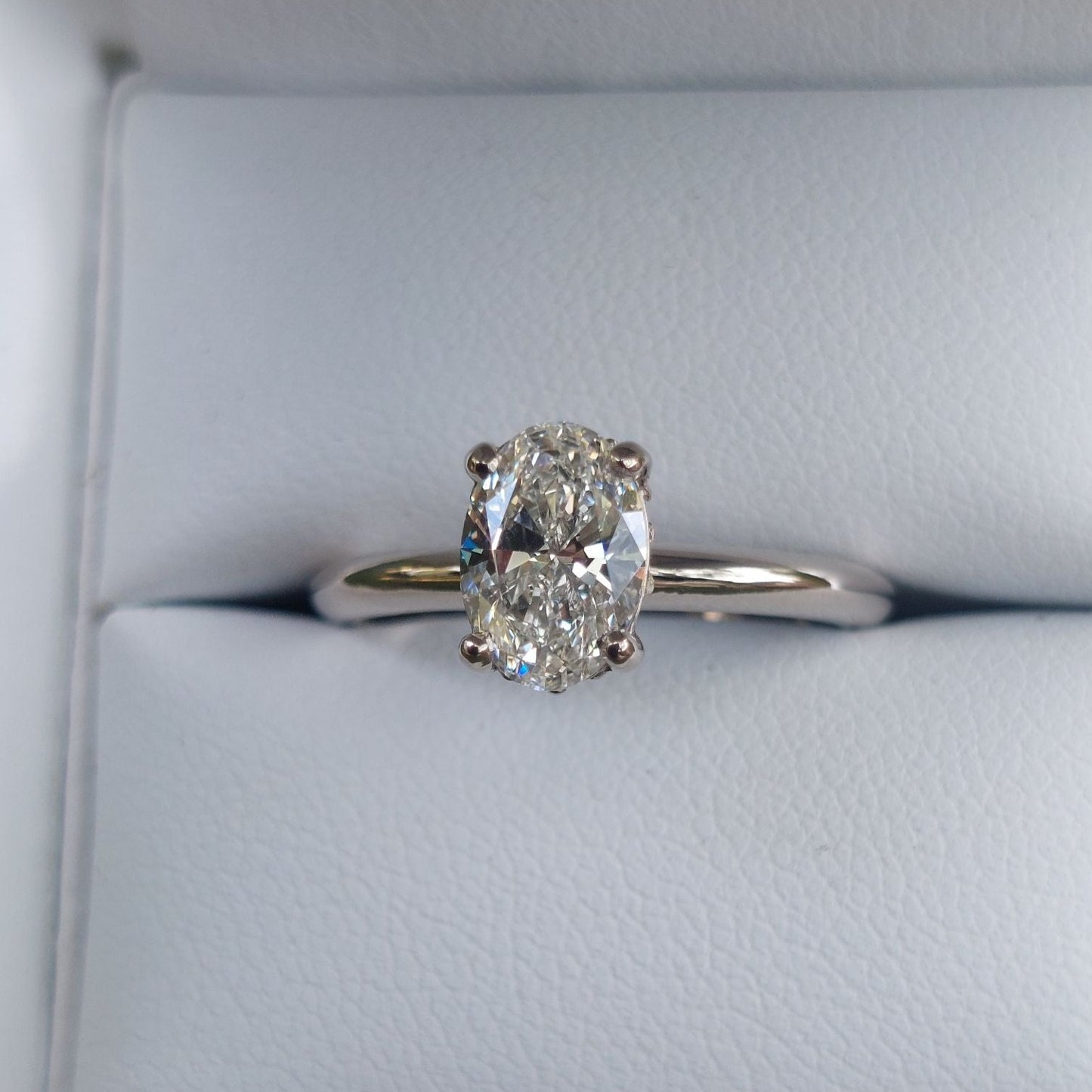 Solitaire Oval Diamond Engagement Ring 'Riley'