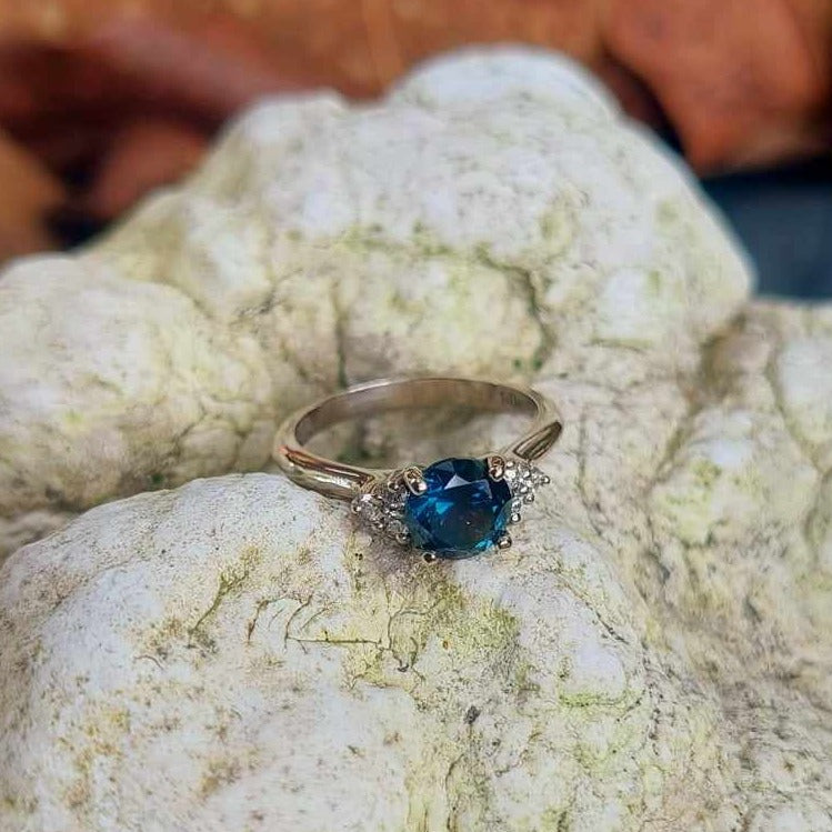 Australian Sapphire engagement ring "Aimee"