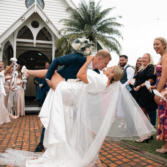 Curved diamond wedder