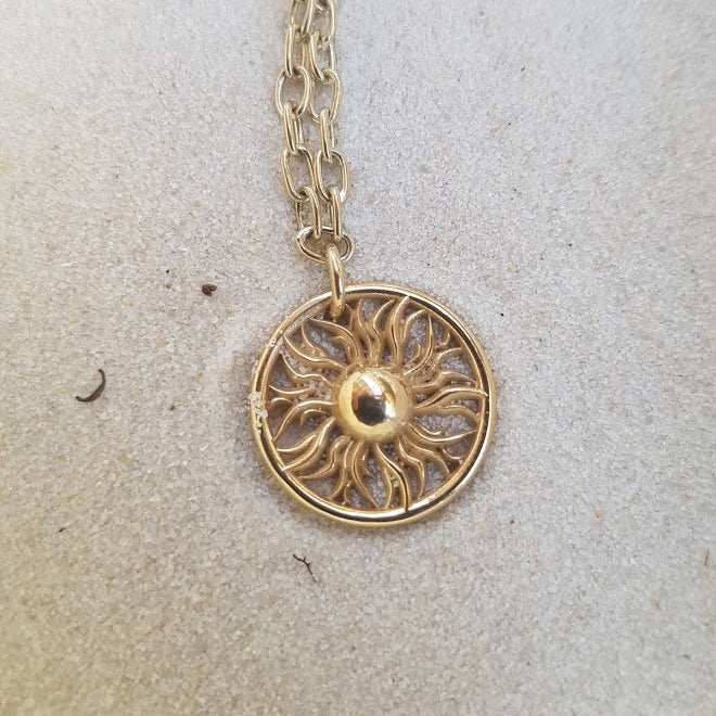 Sun Pendant – 9K Gold Coastal Charm