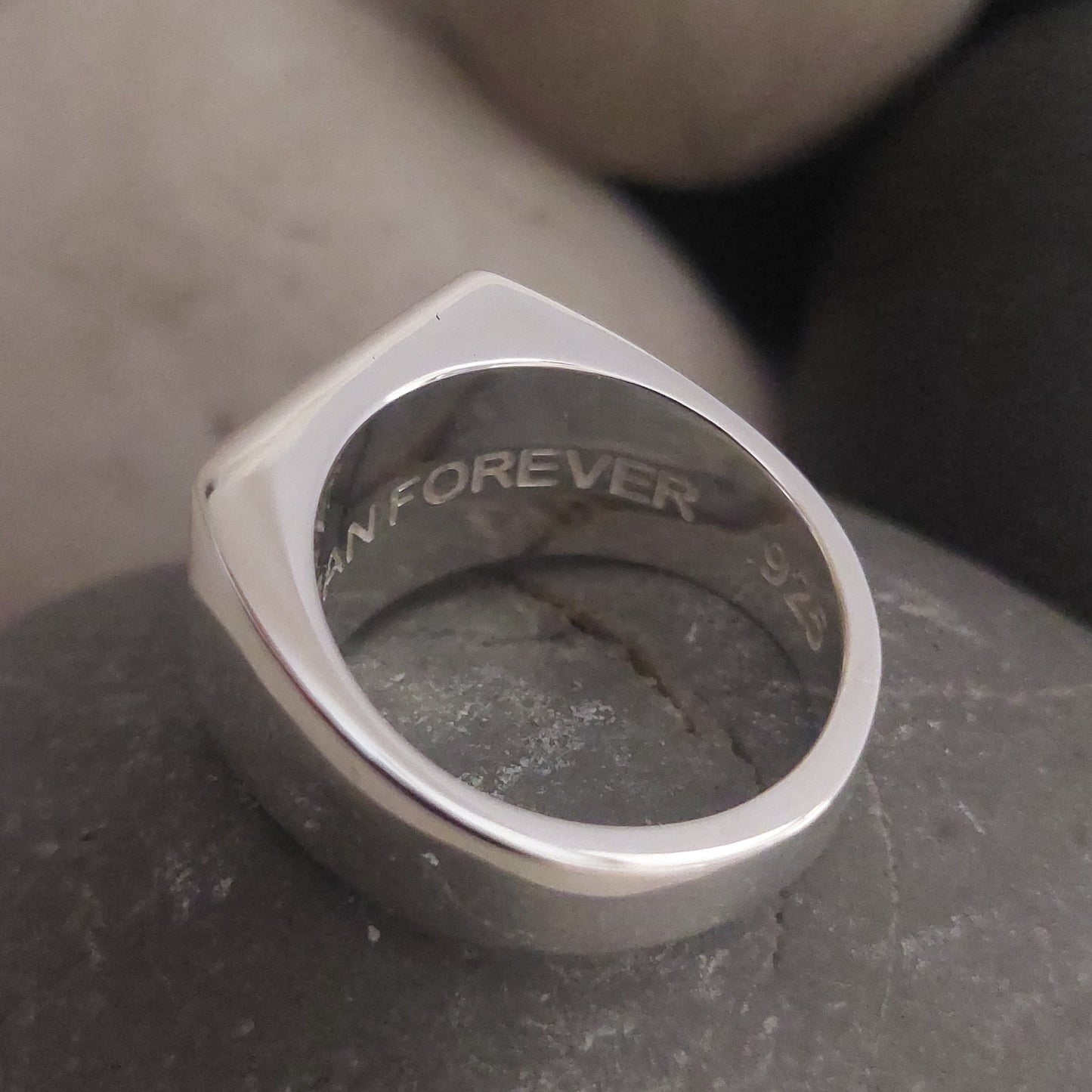 Keepsake memorial ring for Ashes