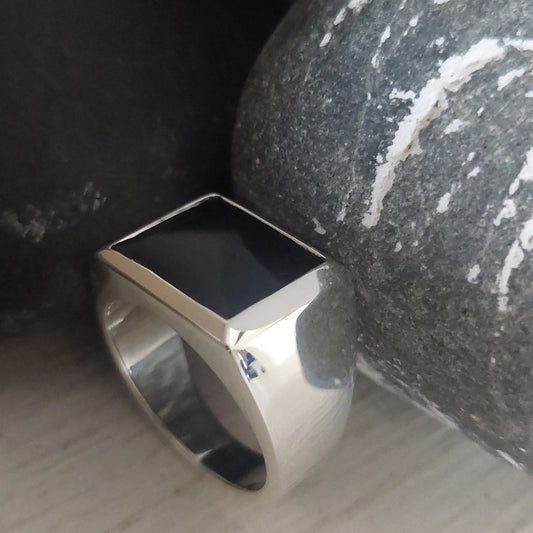 Keepsake memorial ring for Ashes