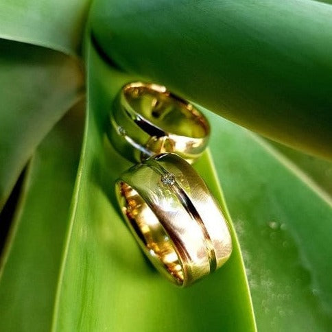 Unisex wide diamond Beveled Wedder