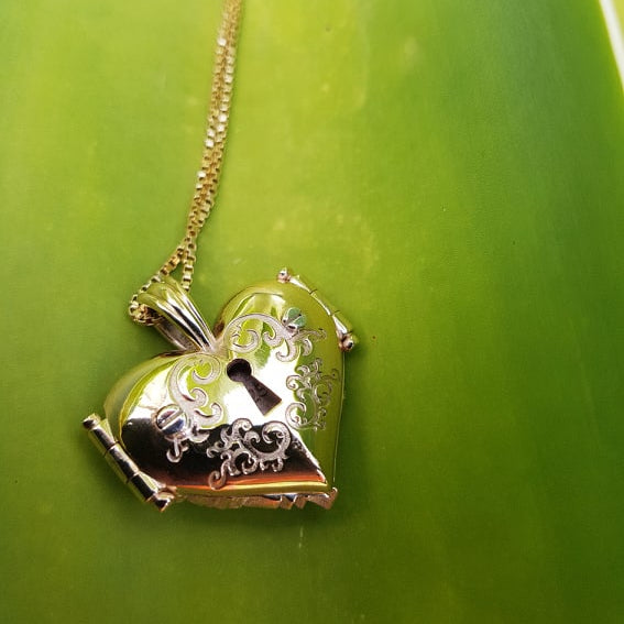 Feathered Heart locket in 9k yellow gold