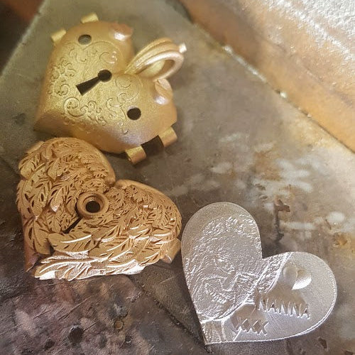 Feathered Heart locket in 9k yellow gold