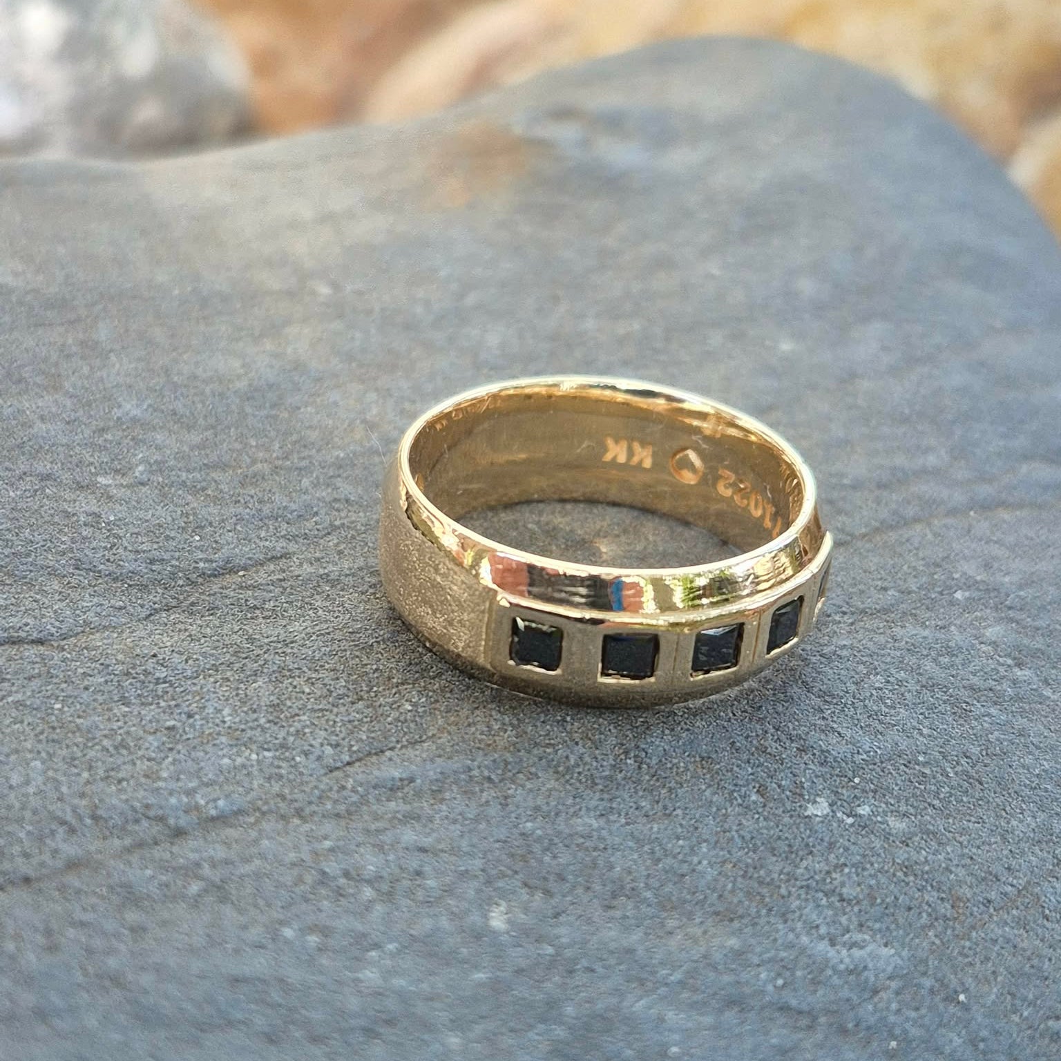 18k yellow gold mens wedder with black princess diamonds