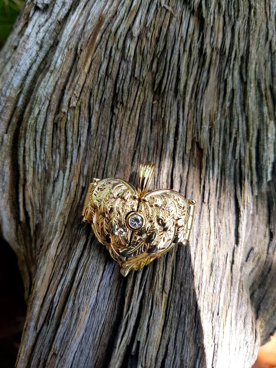 Feathered Heart locket in 9k yellow gold