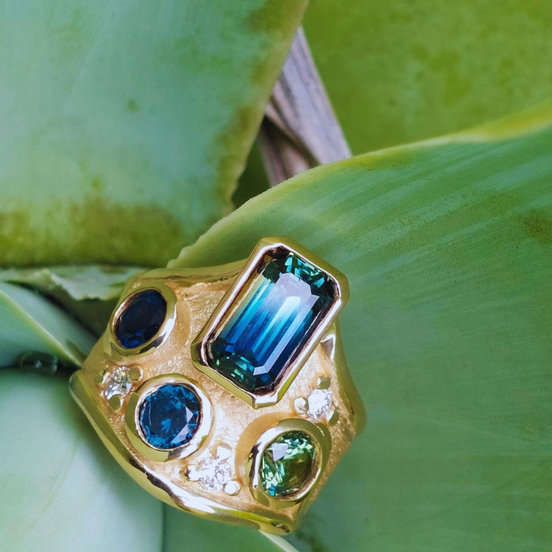 A contemporary Sapphire dress ring (Ena)