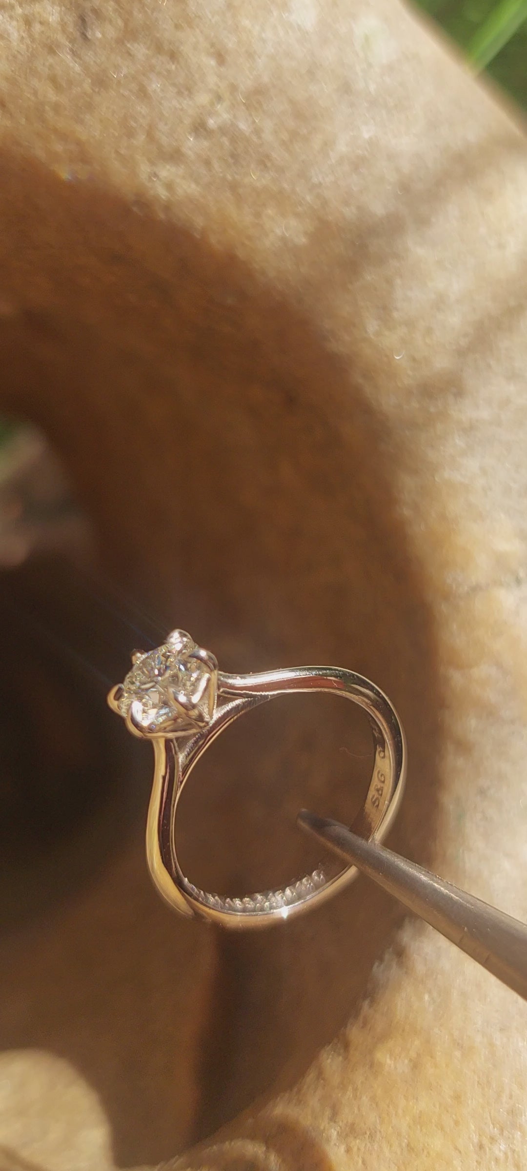 Cate' a stunning 1ct natural diamond solitaire